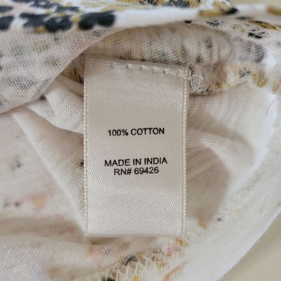 G.H. Bass Women's Ivory Floral V-neck Short Sleeve Tee - Picture 8 of 10